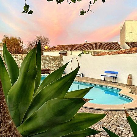 Casa Do Torreao Bed & Breakfast Salir Bagian luar foto